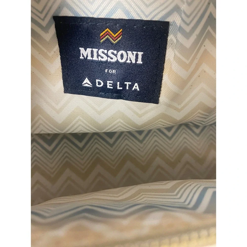 Missoni for Delta Champagne Gold Zig Zag Woven Cosmetic Toiletry Bag Pouch LL35